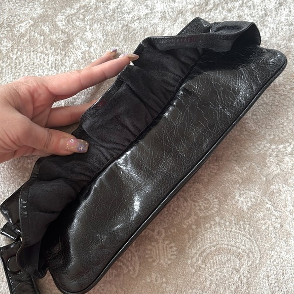 HOBO International Vintage Genuine Leather Black Ruffle Zippered Clutch Wristlet - Picture 14 of 16